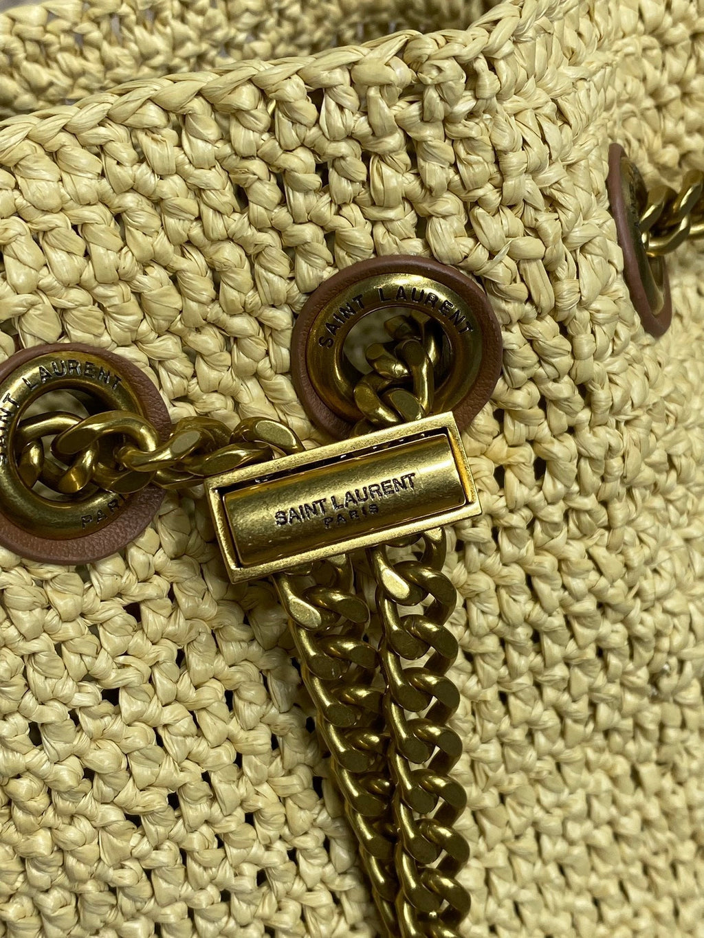 DRAWSTRING BUCKET BAG 19 IN BEIGE WOVEN RAFFIA AND CALFSKIN